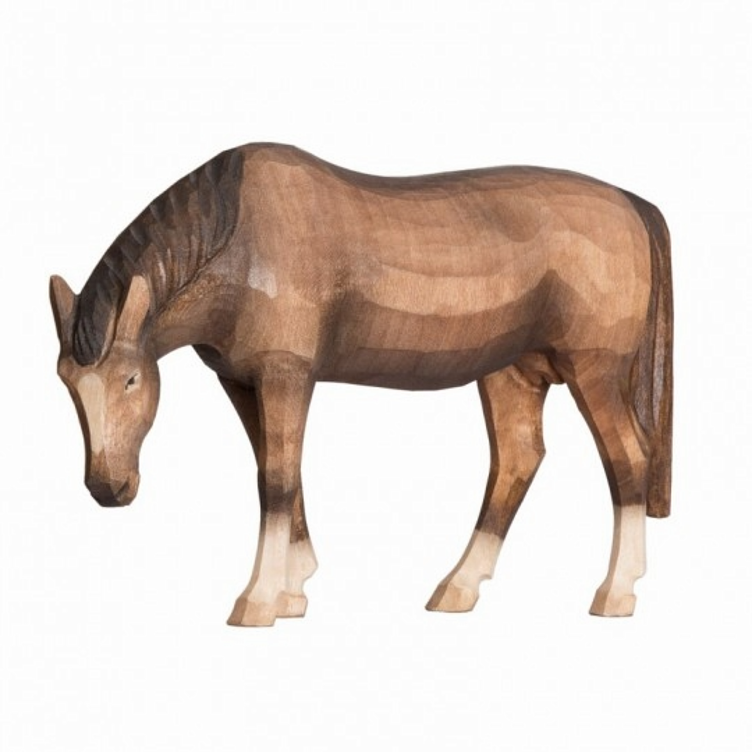 Monter à cheval, tête basse