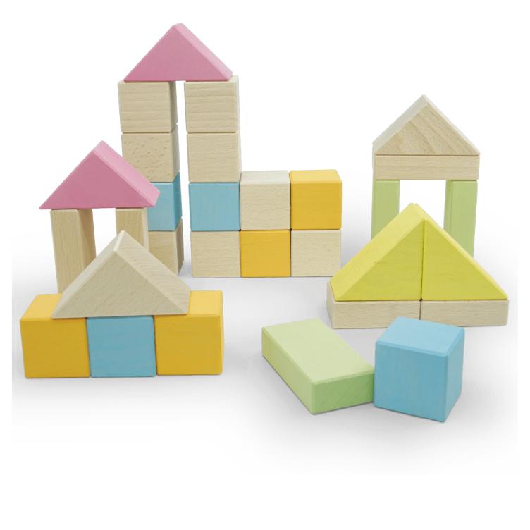 Blocs de construction en bois pastel