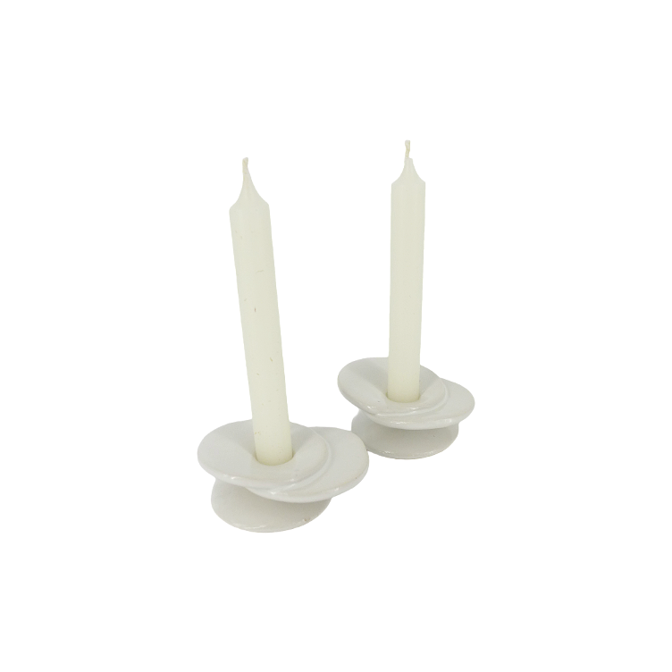 Set of candle holders and candles (2 pieces).