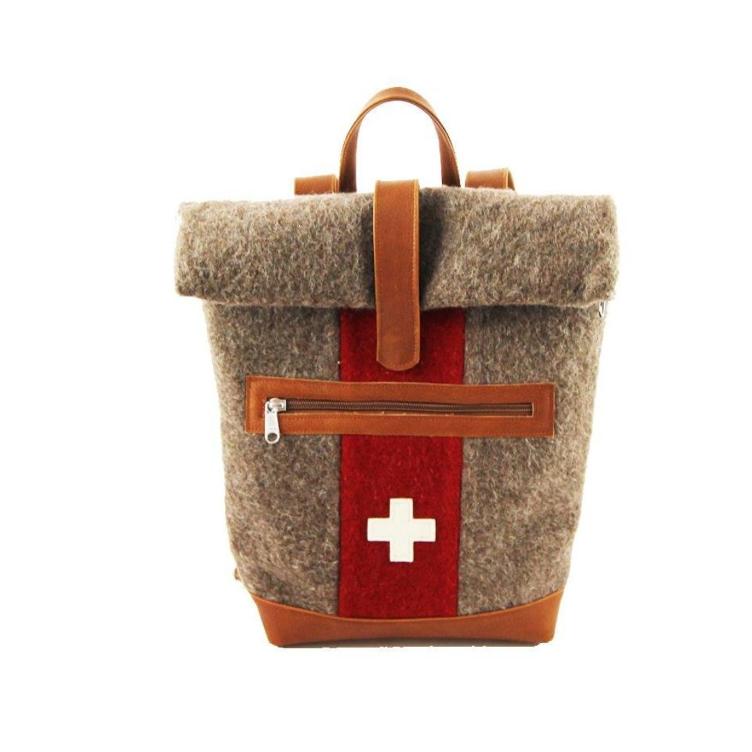 Backpack with zipper